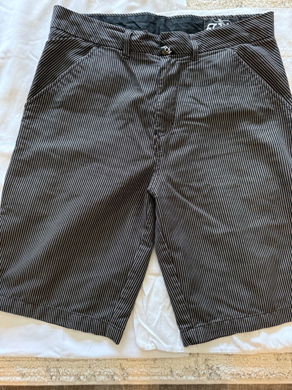 Fox Men’s Black & White Pinstripe Flat Front Shorts Mens 34